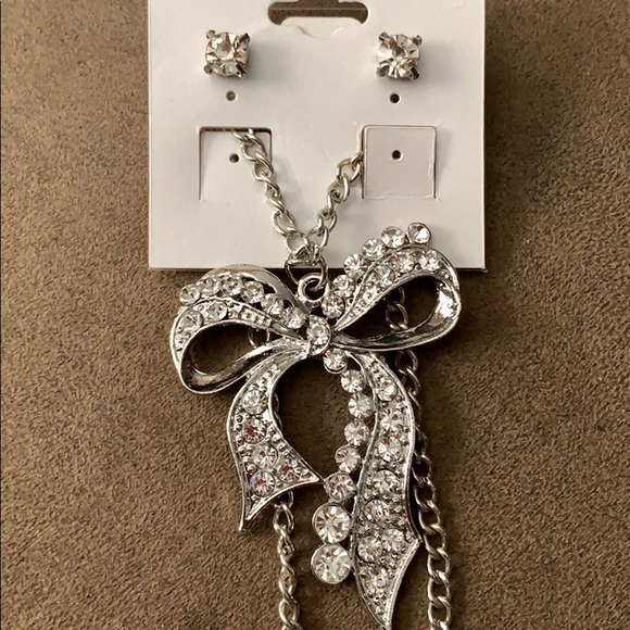 #2 Elegant Silver w/Rhinestone Bow Necklace Set - Picture 4 of 4